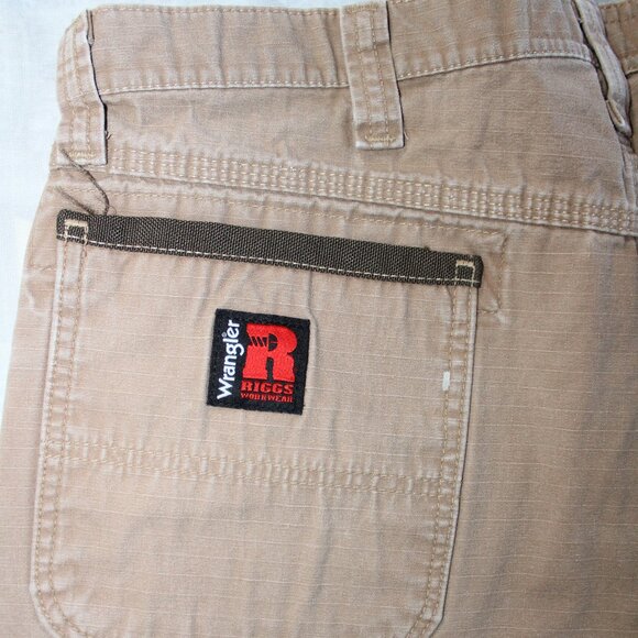 Wrangler Men's Tan Cargo Shorts - Picture 10 of 16